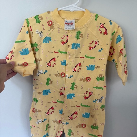 Snugabye Charming Yellow Animal Print Kids Footie - Picture 4 of 5